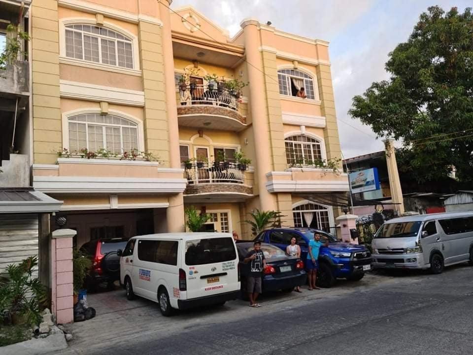 Chelsiefaye Guesthouse Laoag Exterior photo